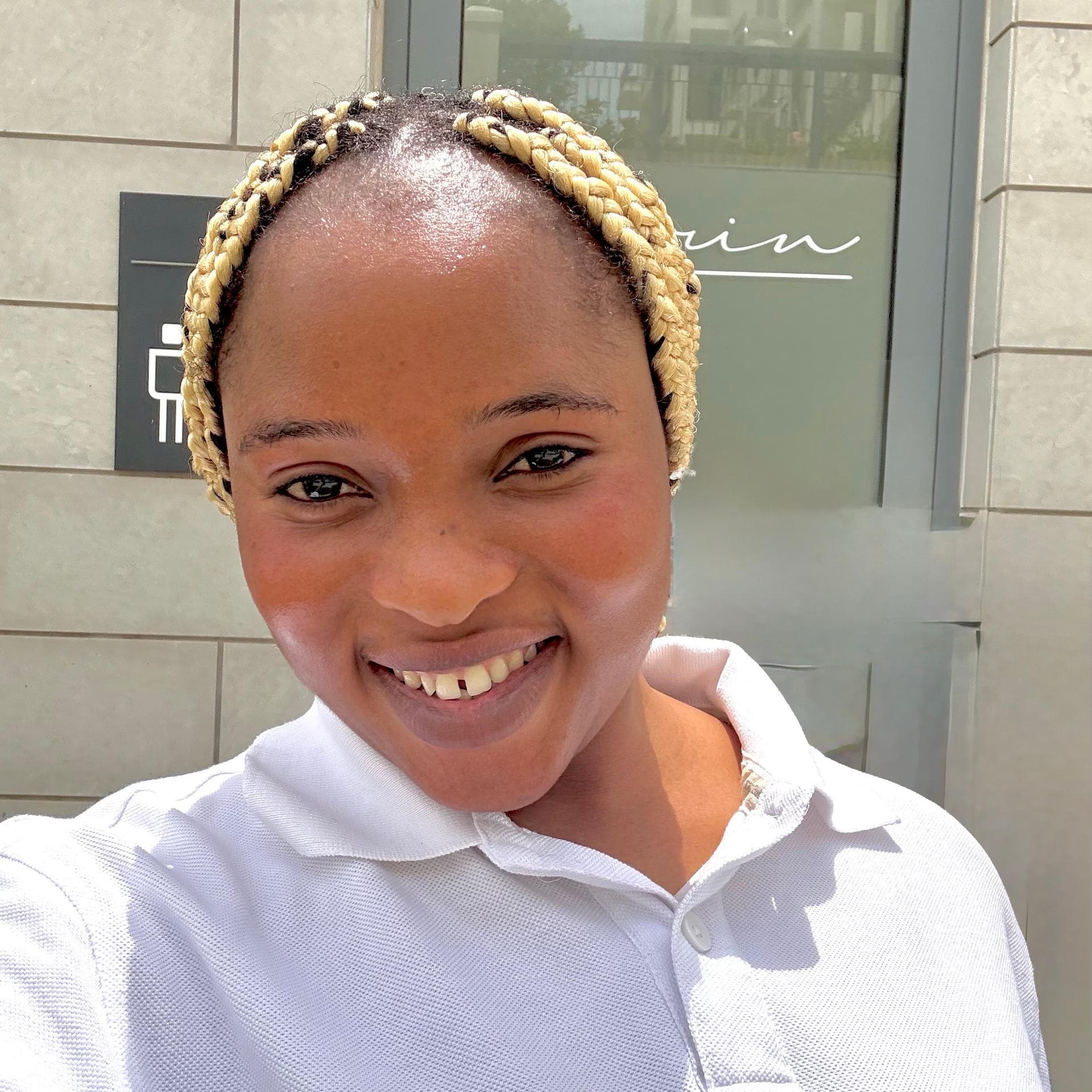 Damilola — Babysitter in Dubai