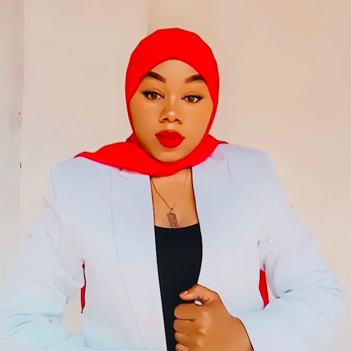 Aisha — Babysitter in Dubai
